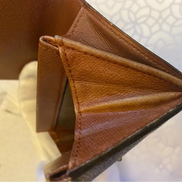 Louis Vuitton Card / Coin Purse - Picture 9 of 16